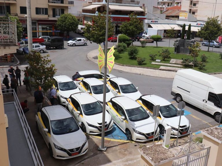 Περιφέρεια Πελοποννήσου: Νέα παράδοση ηλεκτροκίνητων οχημάτων στις Περιφερειακές Ενότητες