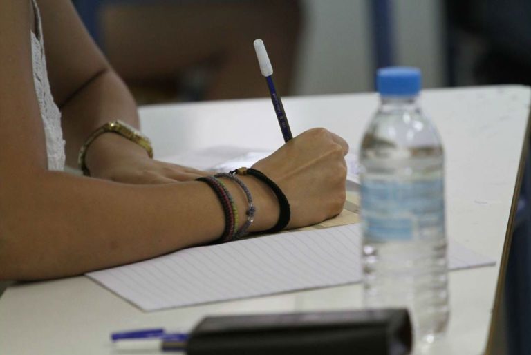 Πανελλαδικές 2023: Στα Λατινικά, τη Χημεία και την Πληροφορική εξετάζονται οι υποψήφιοι των ΓΕΛ