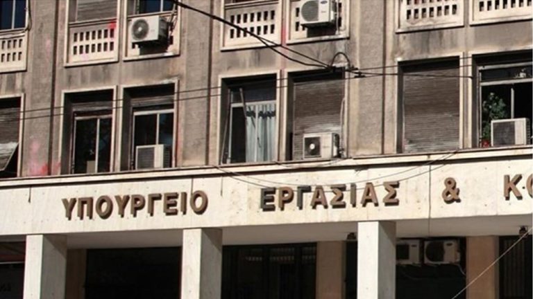 Έως 72 δόσεις οι οφειλές από ασφαλιστικές εισφορές επιχειρήσεων και ελεύθερων επαγγελματιών