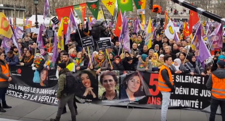 «Ησυχία, βομβαρδίζουν το Κουρδιστάν!» Διαδήλωση στο Παρίσι κατά της τουρκικής εισβολής στο βόρειο Ιράκ