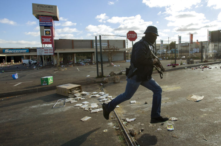 Νότια Αφρική: 72 νεκροί στα χειρότερα βίαια επεισόδια εδώ και χρόνια