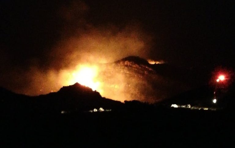 Χανιά: Πυροσβεστικό ελικόπτερο για την πλήρη κατάσβεση της πυρκαγιάς στο Σέλινο