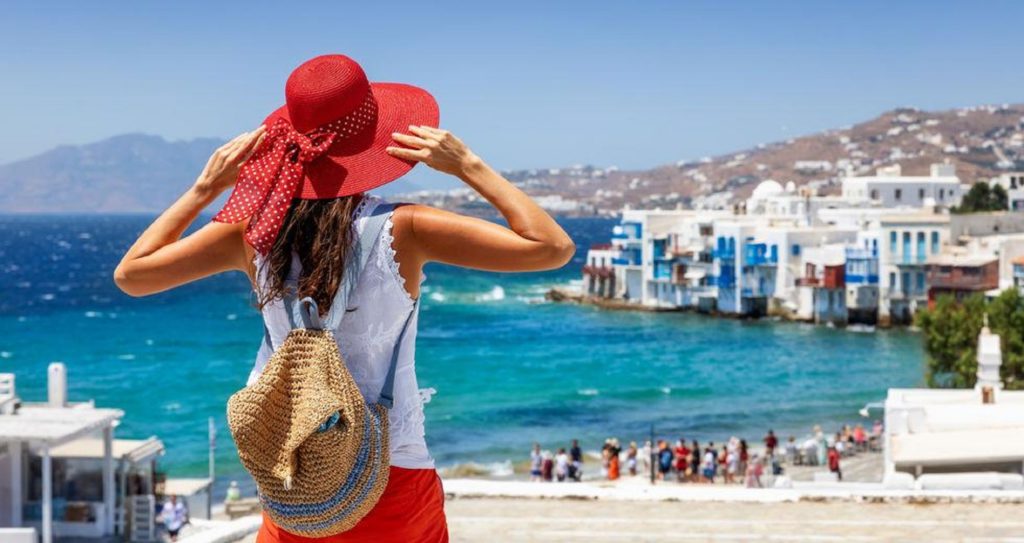 To καλοκαίρι του ελληνικού τουρισμού – Οι τουρίστες ξεπέρασαν τα έξι εκατομμύρια (video)
