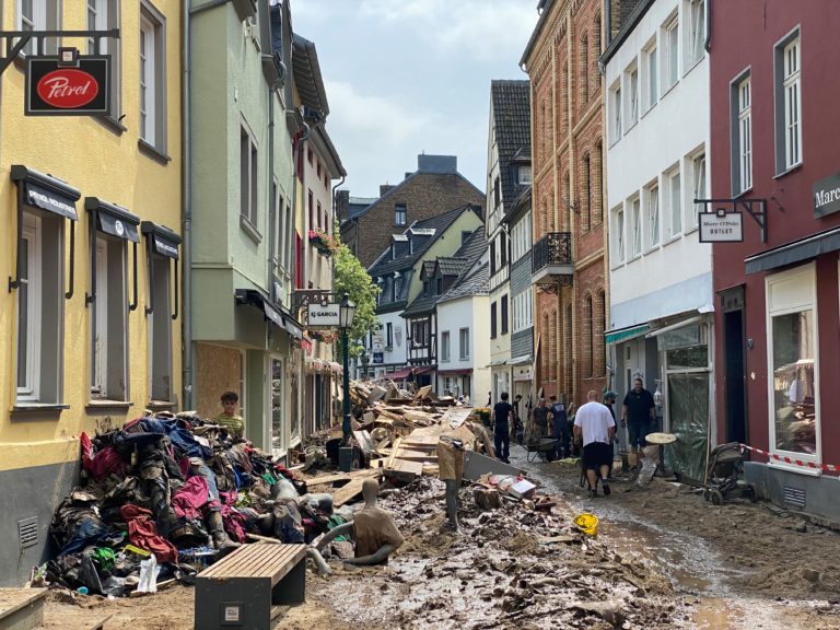 Οδοιπορικό Bad Münstereifel – Bad Neuenahr: Η φονική καταστροφή από τις πλημμύρες (φωτογραφίες)