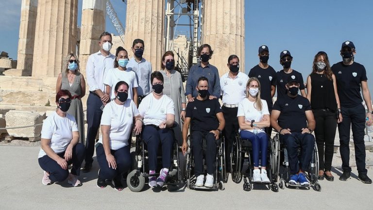 Υποδέχθηκαν την ελληνική αποστολή για τους Παραολυμπιακούς Αγώνες οι Λίνα Μενδώνη και Λευτέρης Αυγενάκης