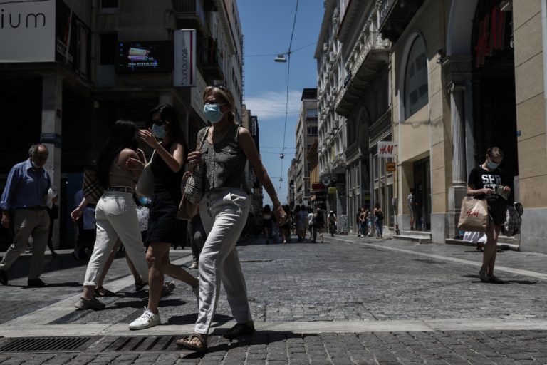 Αύξηση εισαγωγών & διασωληνωμένων — Μείωση της μέσης ηλικίας των νοσούντων