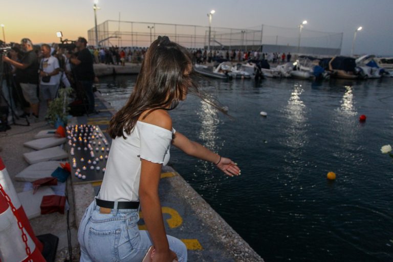 Σε βιβλίο ο εφιάλτης στο Μάτι από την Ζόε Χόλαχαν – Η Ιρλανδή που έχασε τον σύζυγό της (video)