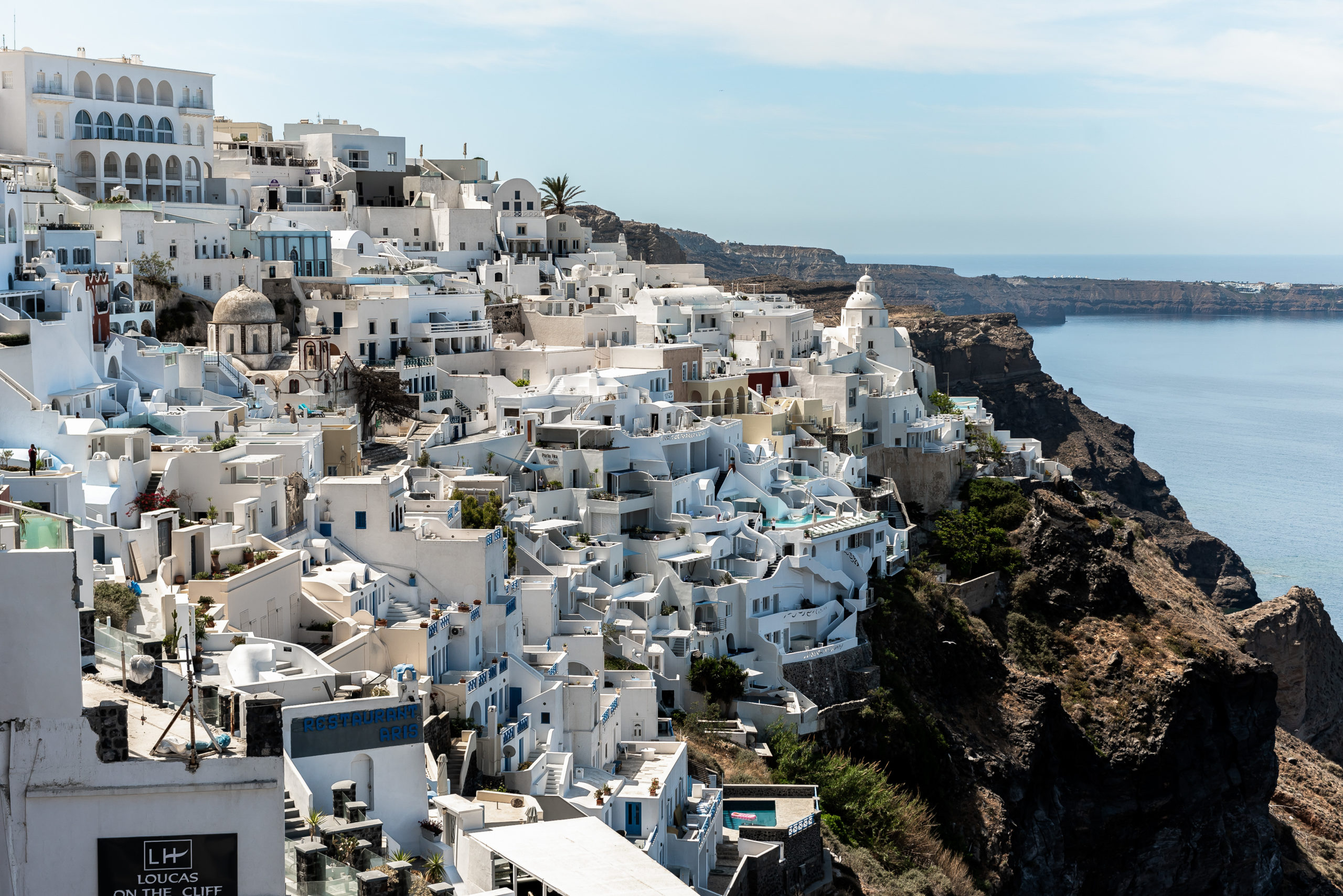 Σαντορίνη: Συλλήψεις για ναρκωτικά και απόπειρα δωροδοκίας αστυνομικών