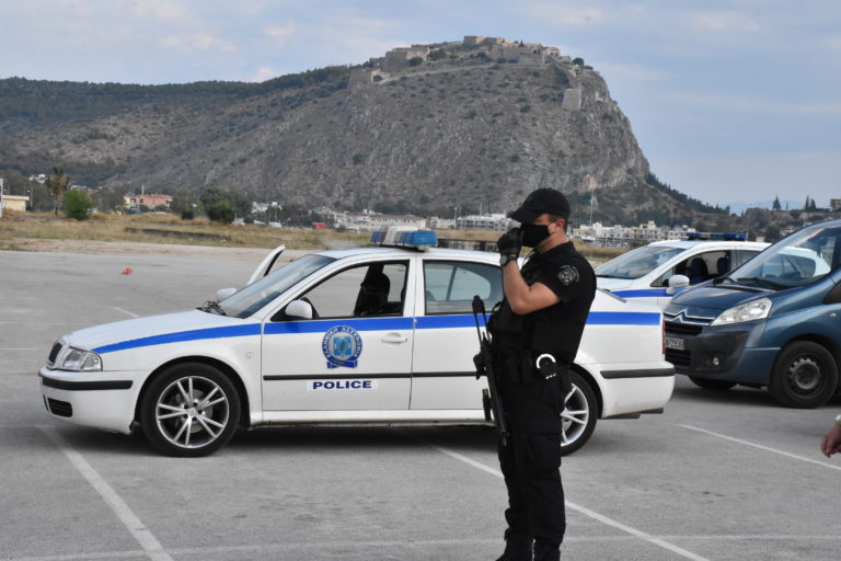 Eπιχείρηση της ΕΛΑΣ στο Hot Spot της Θήβας – Στόχος η ανεύρεση όπλων και ναρκωτικών (video)