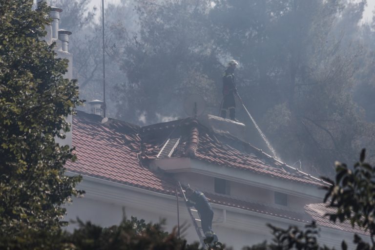 Φωτιά στη Σταμάτα: Έχει προσαχθεί και ανακρίνεται μελισσοκόμος