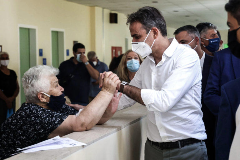 Μητσοτάκης: Η χώρα δεν θα ξανακλείσει – Οικονομία και κοινωνία θα εξακολουθούν να δουλεύουν