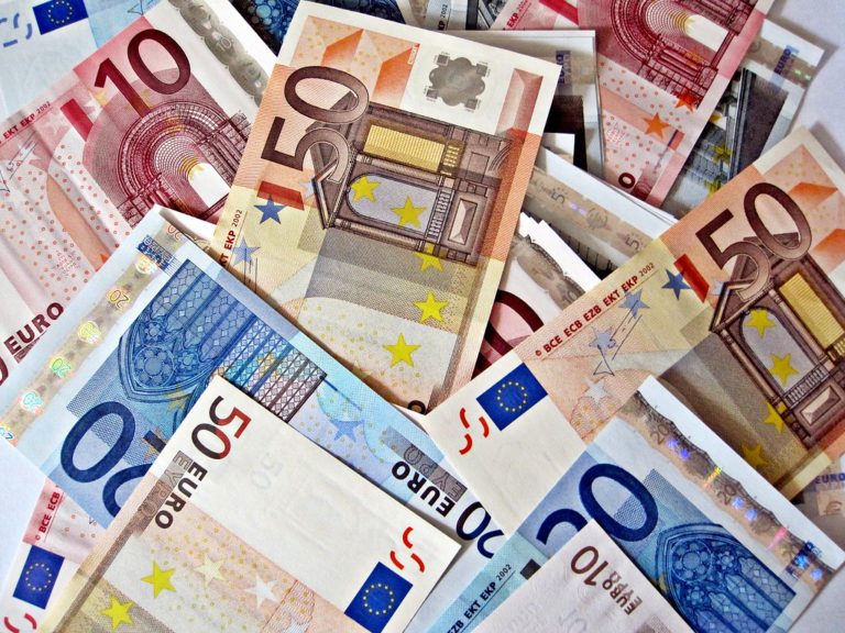 Επιβολή διοικητικού προστίμου 50.000 ευρώ σε τραπεζικό ίδρυμα για χρέωση εξόδων σε στεγαστικό δάνειο