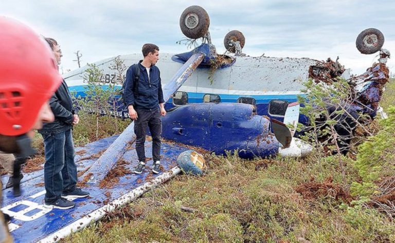 Σιβηρία: Εντοπίστηκε το αεροσκάφος με 18 επιβάτες –  Βίντεο από την «ανάποδη» προσγείωση