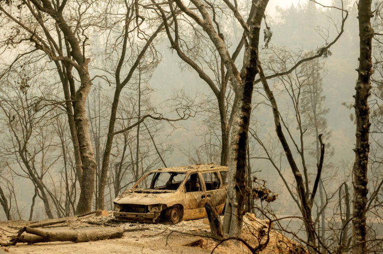 Tρεις μεγάλες δασικές πυρκαγιές σε εξέλιξη στην Καλιφόρνια