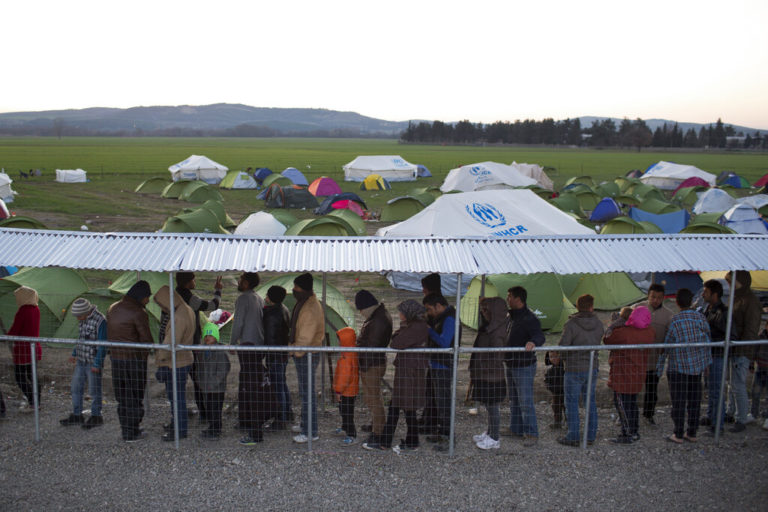 Πρόσφυγες: Τριάντα ΜΚΟ ζητούν από την Ευρώπη να σταματήσει τις απελάσεις των Αφγανών μεταναστών