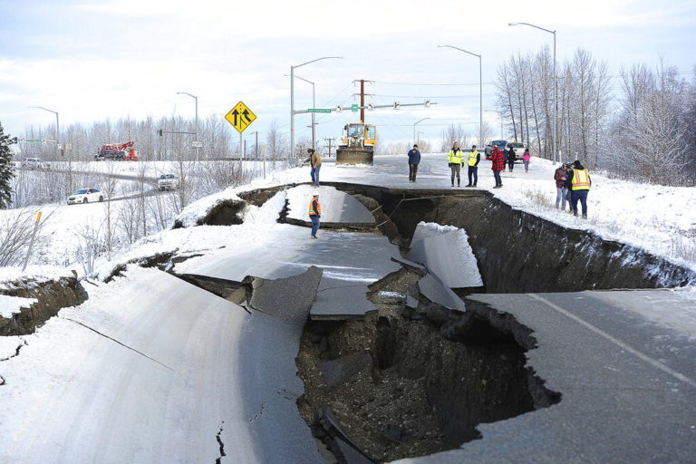 Αλάσκα: Συγκλονιστικά βίντεο από τον σεισμό — Δείτε τη γη να σείεται με 8,2 Ρίχτερ