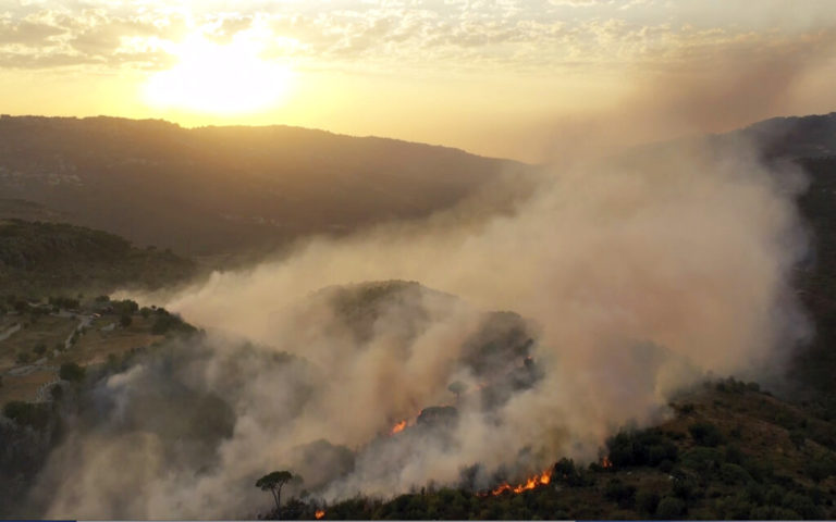 Λίβανος: Ένας 15χρονος έχασε τη ζωή του βοηθώντας στην κατάσβεση μεγάλης πυρκαγιάς στο βόρειο τμήμα της χώρας