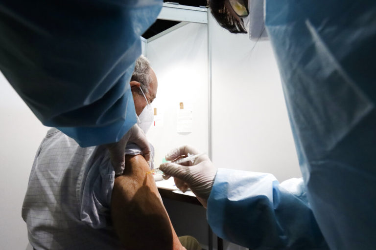 Αυστρία: Περίπου ο ένας στους δύο έχει εμβολιαστεί πλήρως