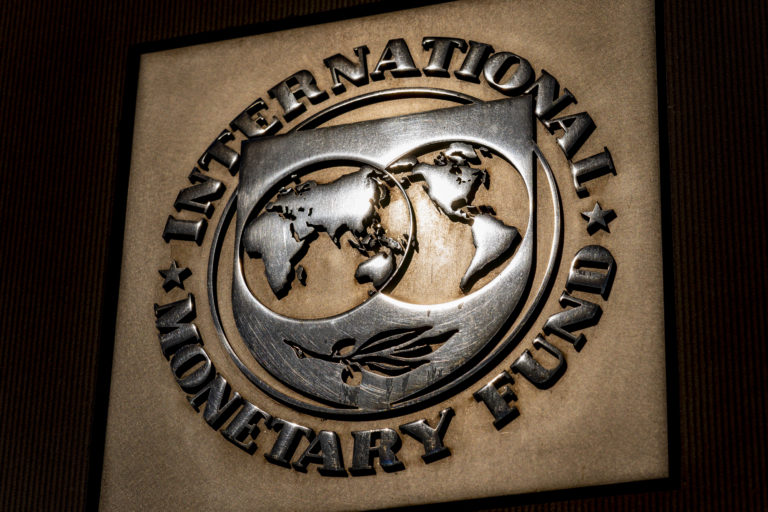 ΔΝΤ: Προβλέπει ανάπτυξη της παγκόσμιας οικονομίας 6% φέτος και 4,9% το 2022