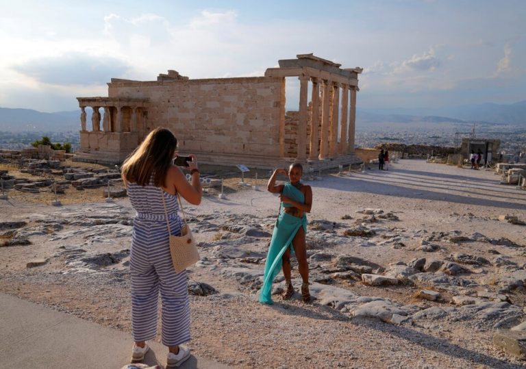 Ποιες είναι οι δυσκολίες για τον ελληνικό τουρισμό – Τι λέει ο πρόεδρος των Τουριστικών Ταξιδιωτικών Γραφείων (video)