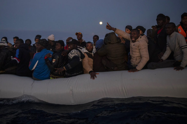 Γαλλία: Το πλοίο Ocean Viking διέσωσε 44 μετανάστες στη Μεσόγειο