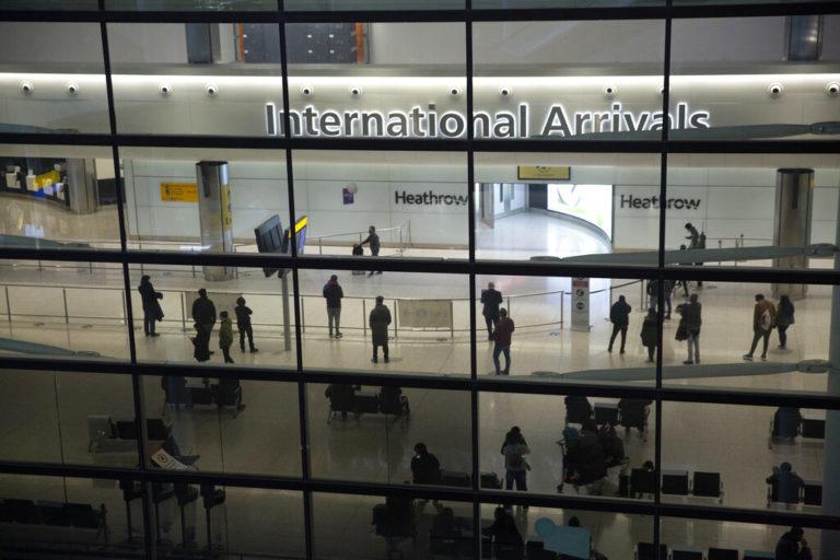 Το αεροδρόμιο Χίθροου δημιουργεί λωρίδες ταχύτητας για τους πλήρως εμβολιασμένους ταξιδιώτες