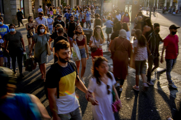 Ισπανία-Covid-19: Αυξάνονται τα κρούσματα, ιδίως μεταξύ των ανεμβολίαστων νέων