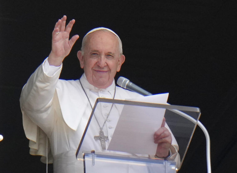 Λέσβος: Πυρετώδεις προετοιμασίες στον Καρά Τεπέ για την επίσκεψη του Πάπα