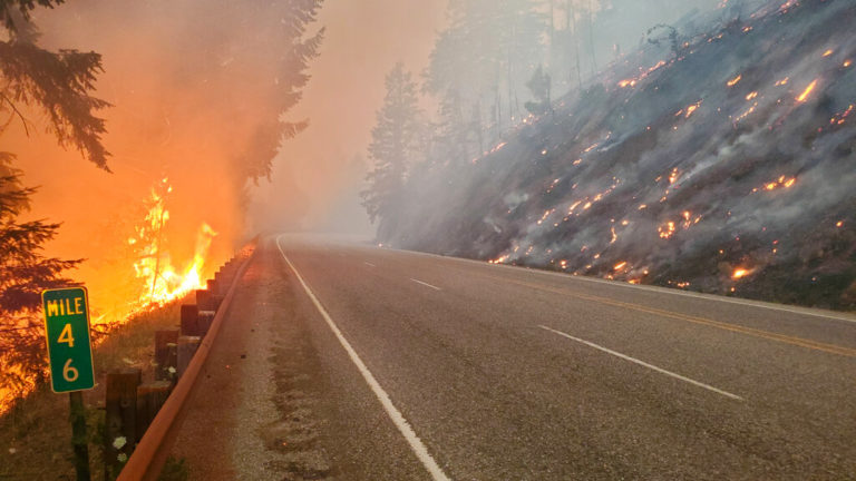 ΗΠΑ: Τουλάχιστον 2.000 σπίτια απειλούνται από τεράστια πυρκαγιά στο Όρεγκον