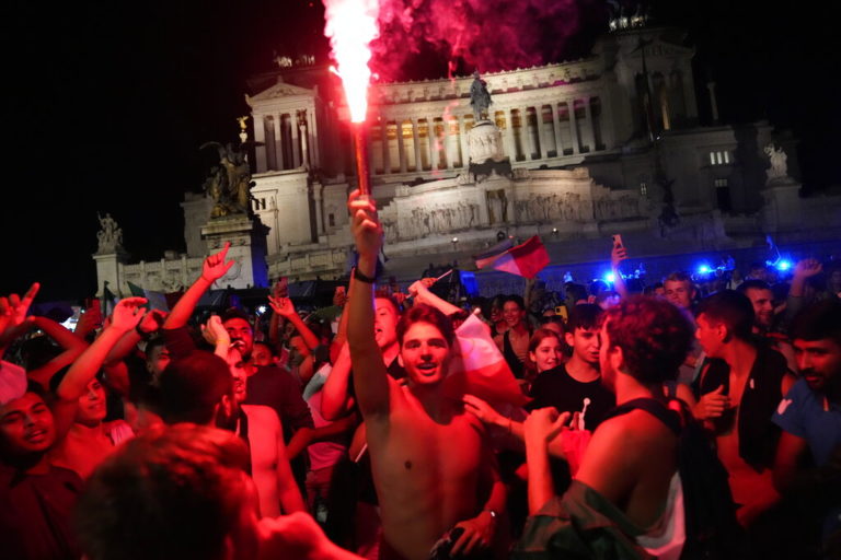 Ρώμη: Πενταπλασιάστηκαν τα κρούσματα κορονοϊού μετά τους πανηγυρισμούς για το Euro