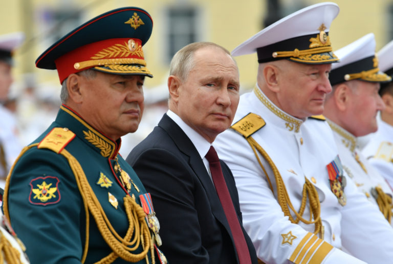 Βλαντίμιρ Πούτιν: Ο ρωσικός στόλος είναι ικανός να καταστρέψει οποιονδήποτε στόχο