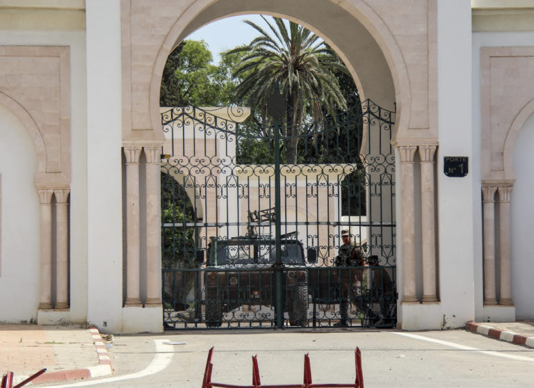 Τυνησία: Απαγόρευση της κυκλοφορίας τη νύχτα για εναν μήνα – Διήμερο «λουκέτο» σε όλες τις δημόσιες υπηρεσίες