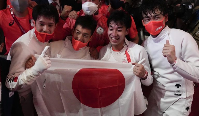 Χρυσή στο ομαδικό της ξιφασκίας ανδρών η Ιαπωνία
