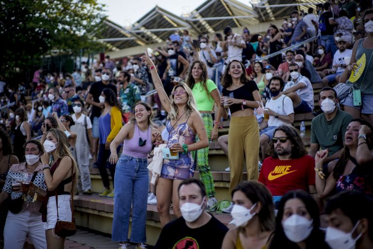 Ισπανία: Δεκάδες χιλιάδες νέα κρούσματα κορονοϊού