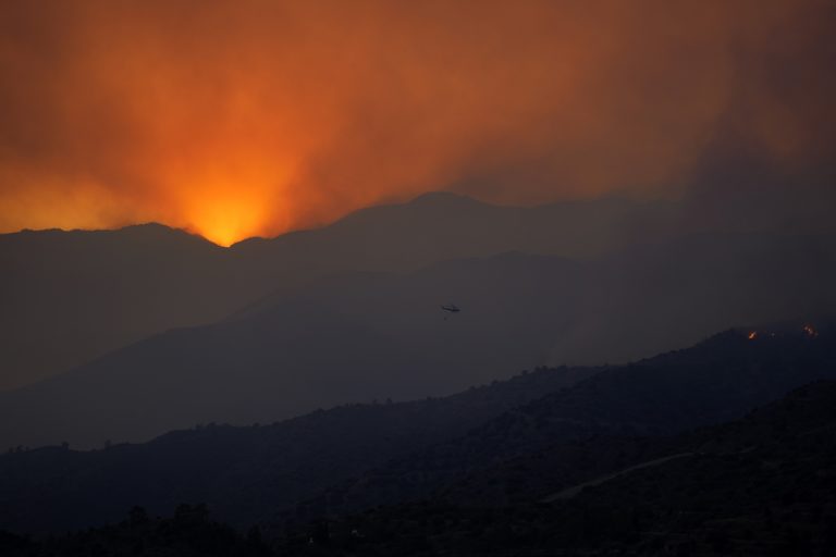 Κύπρος: Ανεξέλεγκτη η πυρκαγιά – Εκκενώθηκαν 10 χωριά, καίγονται σπίτια