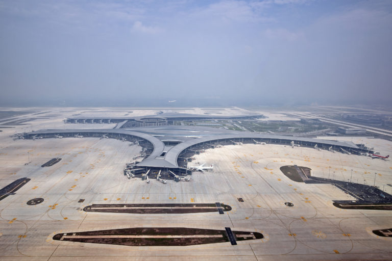 Εγκαινιάστηκε το νέο «μέγα» αεροδρόμιο της Κίνας