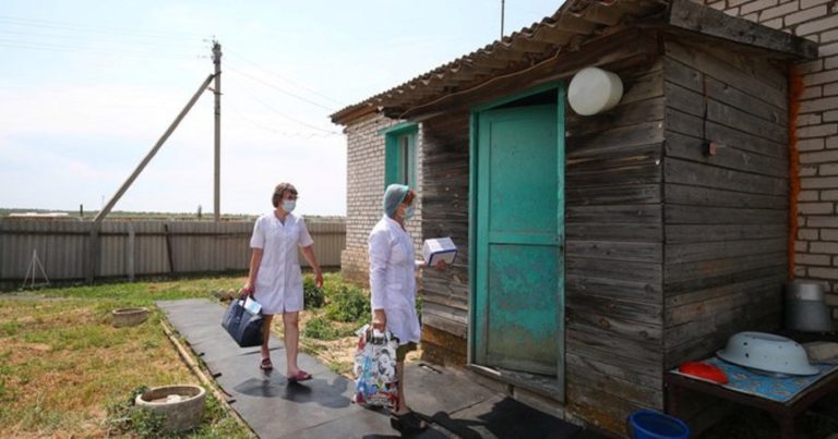 «Στον δρόμο της Γαλλίας» η Ρωσία για τον υποχρεωτικό εμβολιασμό