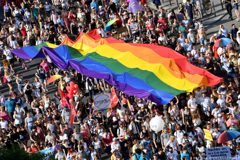 Το Ευρωπαϊκό Κοινοβούλιο σφόδρα αντίθετο στον αντι-ΛΟΑΤΚΙ νόμο της Ουγγαρίας