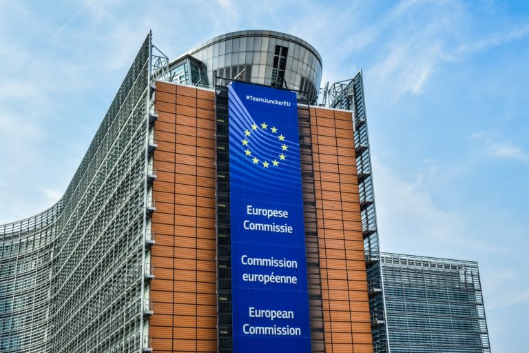 ΕΕ: Η Κομισιόν ενέκρινε 130 εκατ. ευρώ για τη στήριξη ΜμΕ που επλήγησαν από τον κορονοϊό