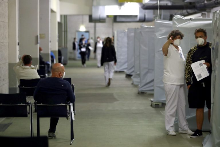 Ο Παγκόσμιος Ιατρικός Σύλλογος επικρίνει την άρνηση Μέρκελ για υποχρεωτικό εμβολιασμό