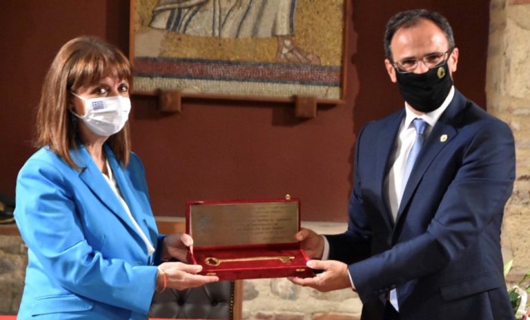 Η ανάρτηση της Προέδρου της Δημοκρατίας για την ανακήρυξή της σε Επίτιμη Δημότη Σερρών