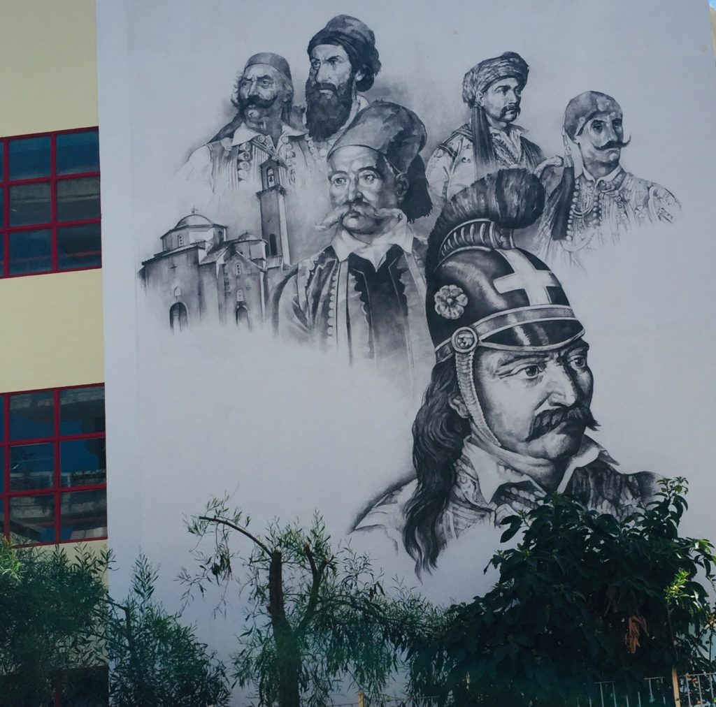 Καλαμάτα: Τοιχογραφία με ήρωες του ’21 στο 24ο Δημοτικό Σχολείο