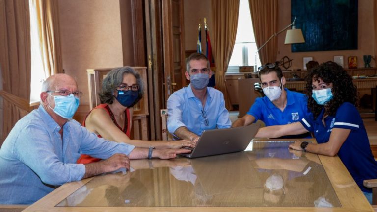Ημιμαραθώνιος Αθήνας: Μπακογιάννης και Σακοράφα «πάτησαν» το κουμπί για το άνοιγμα των εγγραφών