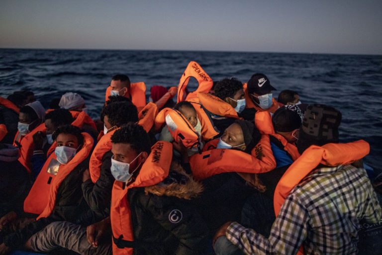Τραγωδία στη Λιβύη: Τουλάχιστον 57 νεκροί σε ναυάγιο πλοιαρίου που μετέφερε μετανάστες