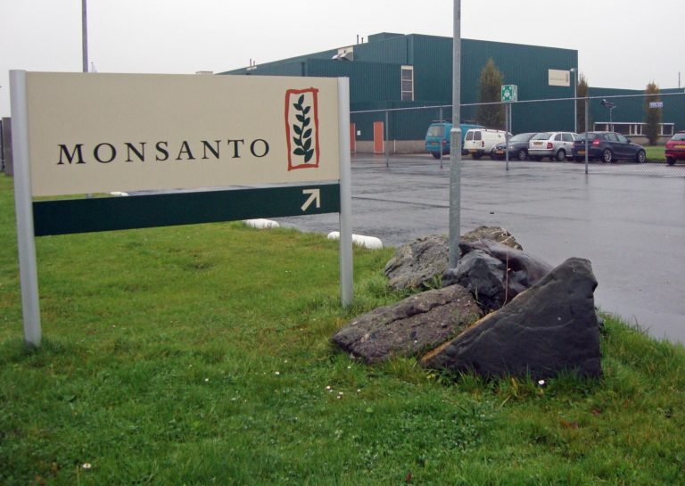 Γαλλία: Πρόστιμο 400.000 ευρώ στη Monsanto για παράνομο φακέλωμα 200 προσωπικοτήτων