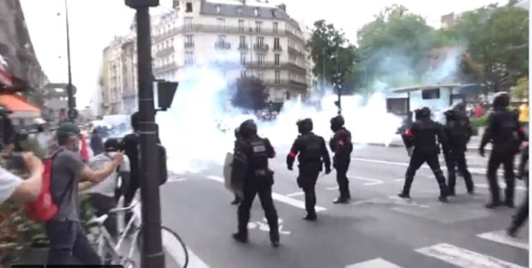 Βίαιες οι διαδηλώσεις κατά των περιοριστικών μέτρων στη Γαλλία