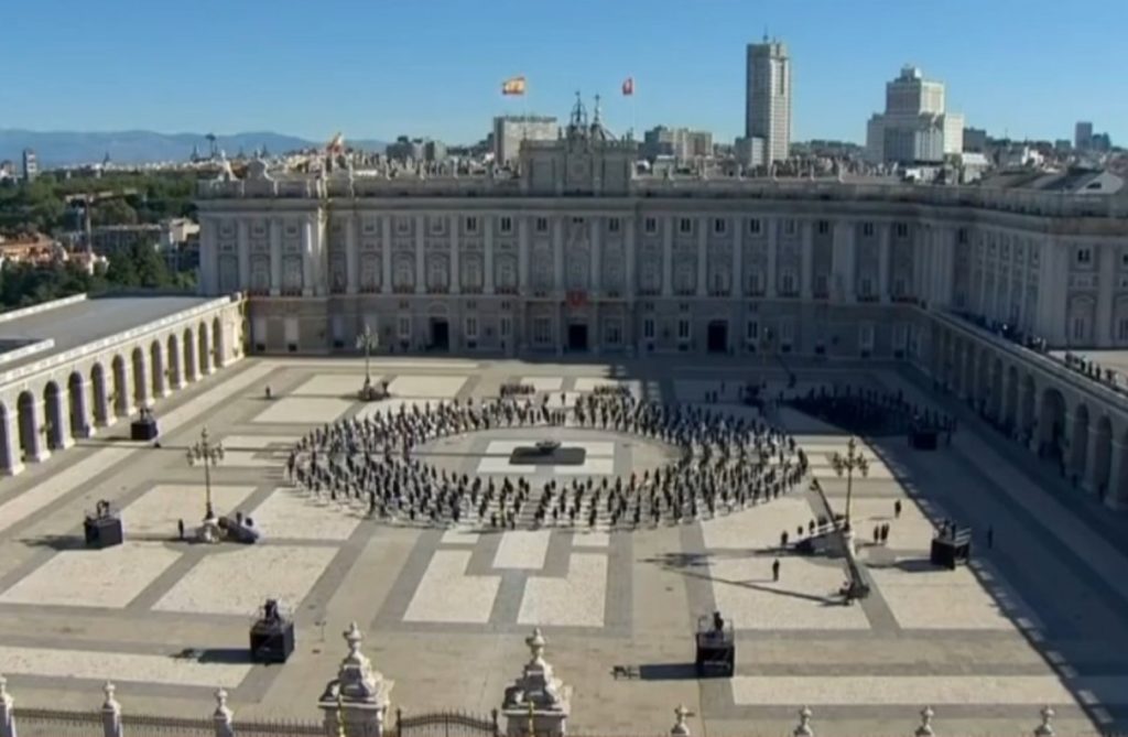 Ισπανία: Φόρος τιμής στα 80.000 θύματα του κορονοϊού – Ετυμηγορία για το lockdown