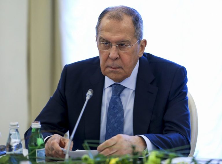 O Λαβρόφ προέτρεψε τον Μπλίνκεν να αναγκάσει το Κίεβο να συμμορφωθεί με τις συμφωνίες του Μινσκ