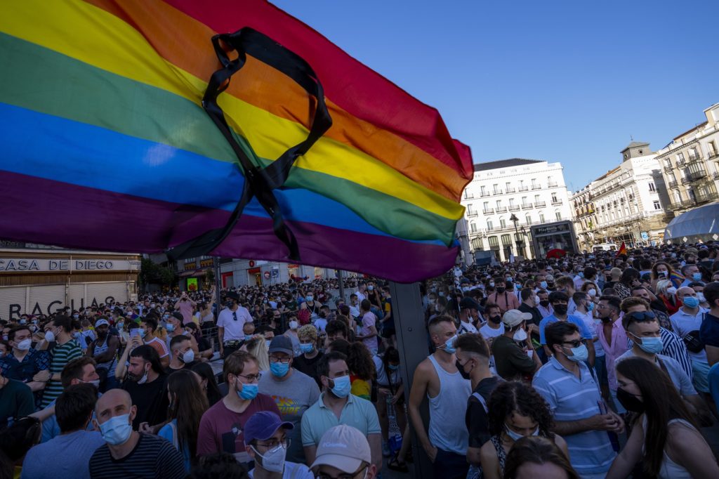 Ισπανία: Μαζικές διαμαρτυρίες για τον θάνατο 24χρονου νοσηλευτή – Καταγγελίες για ομοφοβικό έγκλημα