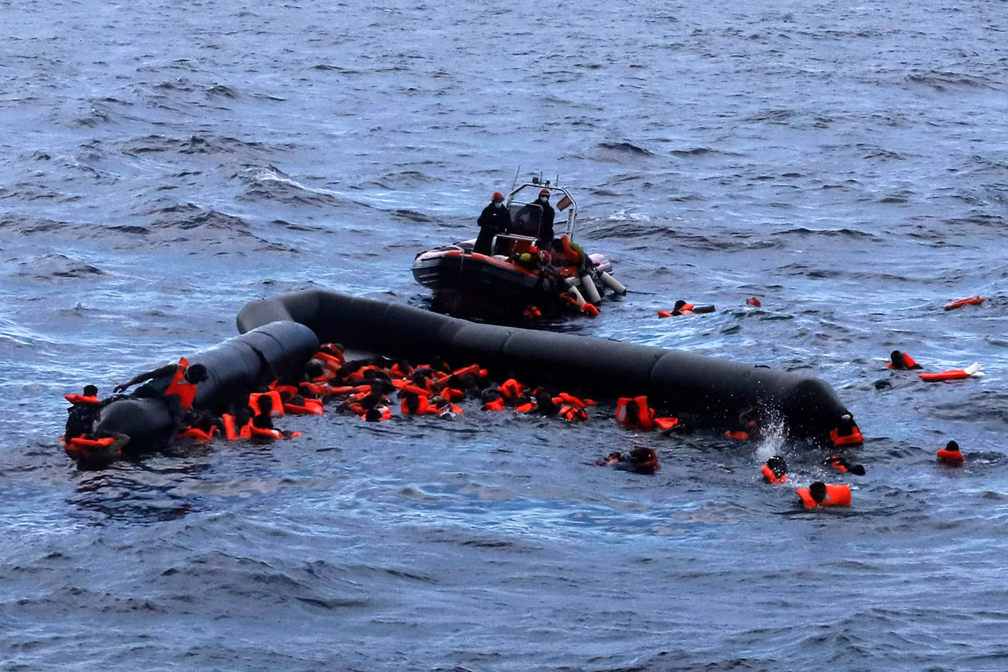 Τουλάχιστον 20 αγνοούμενοι μετά το ναυάγιο σκάφους με μετανάστες ανοικτά της Τυνησίας
